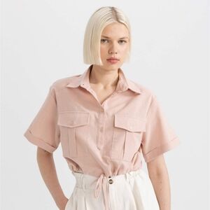 Forever 21 Short Shirt Cream Pink with Short Sleeves and Knotted